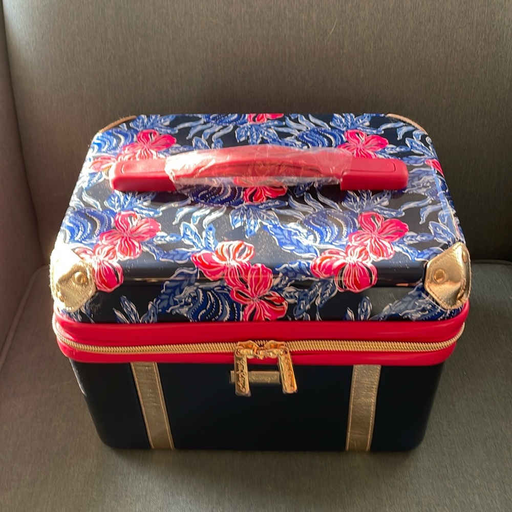 NWOT Lilly Pulitzer hard shell make up travel case/train case